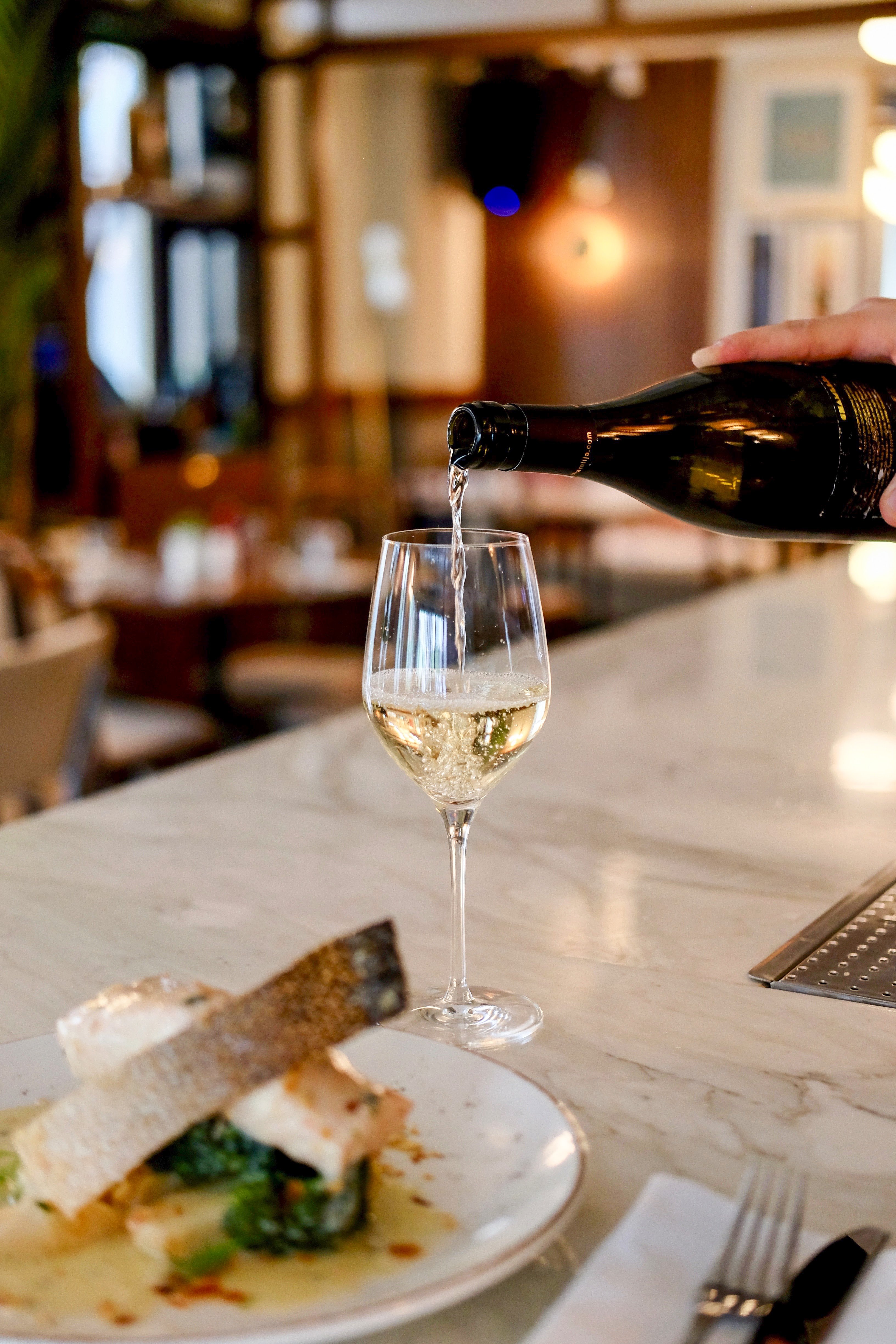 WINE POUR2 WINE POUR2